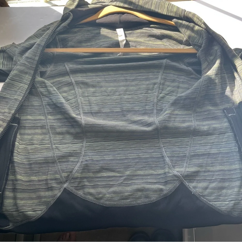lululemon athletica pre owned